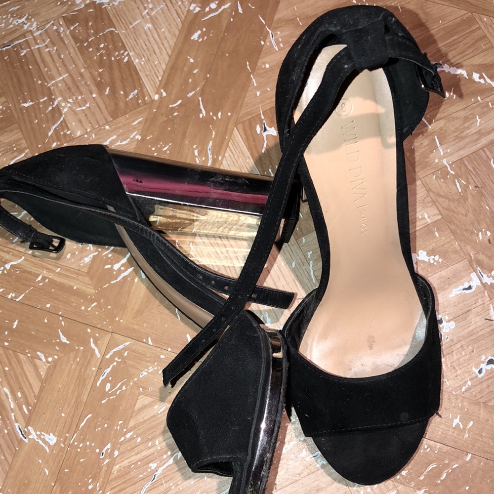Heels 👠 - Picture 1 of 5